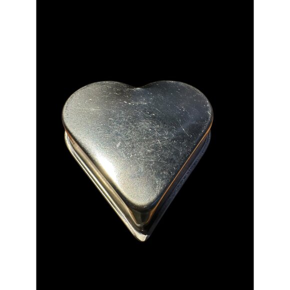 3-Piece Bakeware Set: Heart Round & Loaf Cake Pan. 2 tins 1 plastic . Baking - Picture 8 of 12